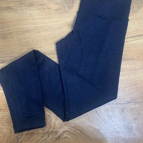 Lulu lemon navy leggings inside line orange color size4 - Picture 2 of 3